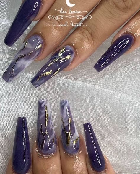 (paid link) The coffin nails black technique refers to the "coffin" influence of the nail. It consists of a rectangular construction on the top of the nail. Marble Nails Aesthetic, Dark Purple Marble Nails, Amethyst Nails Acrylic, Amethyst Nails, Nails Designs Short, Coffin Nails Black, Purple Marble Nails, Black Marble Nails, Vampire Nails