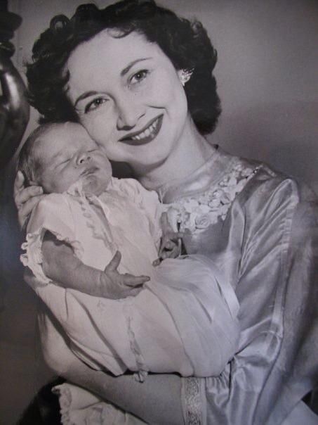 Dorothy Kilgallen Dorothy Kilgallen, Vintage Actresses, Hollywood Vintage, Big Curly Hair, Betty White, Vintage Tv, Amazing People, Golden Girls, Special People