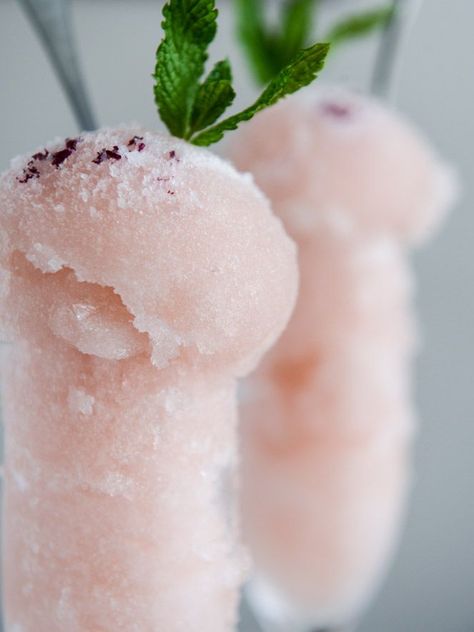 Party Cocktail Recipes, Rose Sorbet, Granitas, Cocktail Party Food, I Scream For Ice Cream, Nice Recipes, Frosé, Ice Cream Gelato, Sorbet Recipes