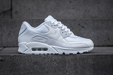 Air Max 90 Branco, White Trainers Women, Woman Footwear, Nike Air Max 90 White, Air Nike, Vanessa Jackman, Woman Sneakers, Nike Free Runners, Nike Max