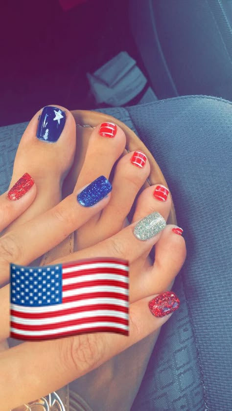 Firth Of July Nails, Memorial Day Toe Nail Designs, Easy Fourth Of July Nails At Home, Easy 4th Of July Toenail Designs, Fourth Of July Toe Nails Simple, Pedicure 4th Of July, 4th Of July Mani Pedi, Fourth Of July Toes Nails, Red White And Blue Toe Nails 4th Of July