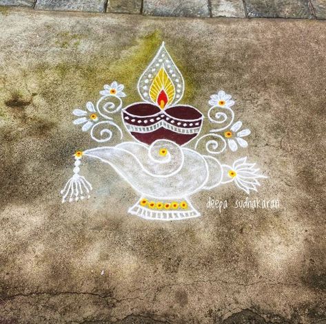 Perumal Kolam, Rangoli Designs Videos, Karthigai Deepam Kolam, Sangu Kolam, Cartoons Rangoli Design, Margali Kolam, Vilakku Kolam, Deepam Rangoli, Deepam Kolam