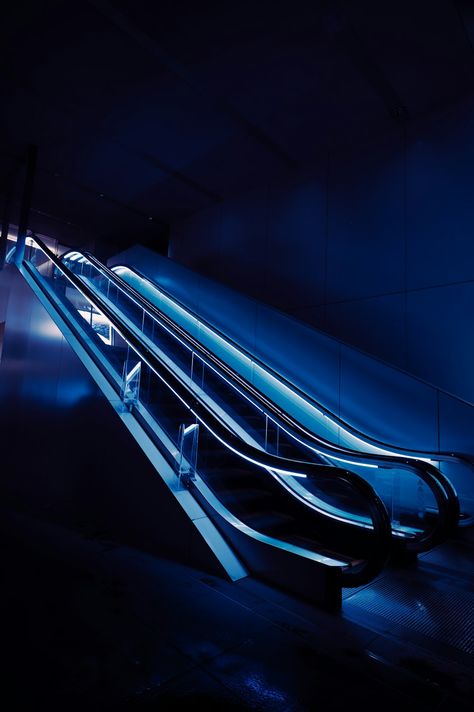 neon light escalator Escalator Lighting, Tokyo Cyberpunk, Japan Tokyo, Neon Lighting, Hd Photos, Cyberpunk, Tokyo, Coin, Neon