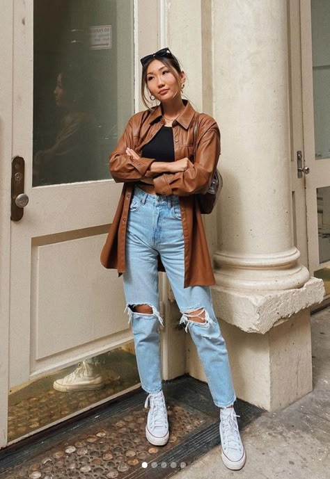 Leather Shacket Outfit, Brown Leather Jacket Outfit, Shacket Outfit, Fall Outfits For Women, Look Jean, Outfit 2022, Leather Jacket Outfits, Outfits Chic, Inspirational Sayings