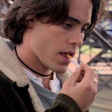 Old one - Jared smoking??? Jordan Catalano, My So Called Life, Indie Magazine, Requiem For A Dream, 90s Actors, 90s Tv Show, Cute Actors, Jared Leto, Good Looking Men