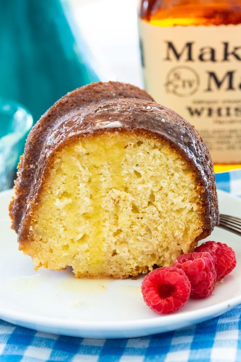 Kentucky Foods, Bourbon Butter Cake, Kentucky Derby Desserts, Kentucky Recipes, Bourbon Dessert, Derby Food, Kentucky Derby Food, Kentucky Derby Recipes, Bourbon Butter