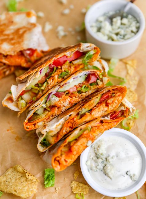 Buffalo Chicken Crunch Wrap Recipe, Hot Chicken Wraps, Healthy Buffalo Chicken Recipes, Buffalo Chicken Crunch Wrap, Buffalo Chicken Dinner, Chicken Crunch Wrap, Honey Buffalo Wings, Chicken Crunchwrap, Crunch Wrap Recipe