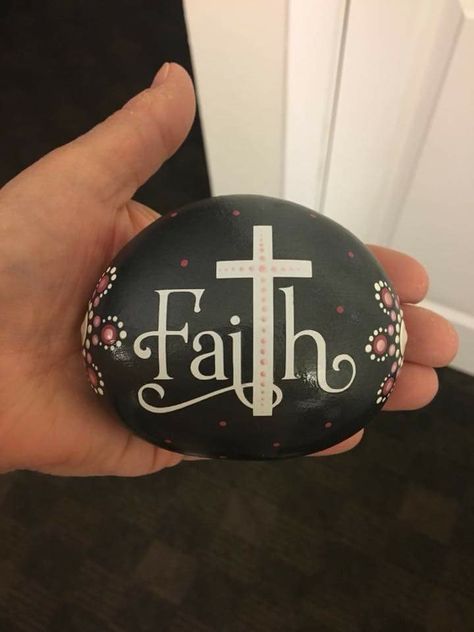 Rock art - Faith Painted Rocks Christian Theme, Faith Rocks Painting, Faith Painted Rocks, Cross Painted Rocks, Religious Painted Rocks, Arts In Crafts, Christian Rock Painting Ideas, Painted Rocks Ideas, Inspirational Rocks