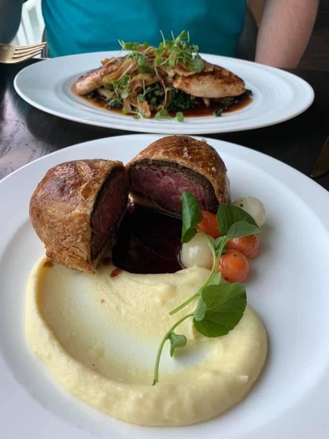 [I ate] beef Wellington with root veggies and mashed potatoes #food #meal #foods #healthyfood #keto Mashed Potatoes Presentation, Plating Mashed Potatoes, Steak And Mashed Potatoes, Eating Photography, Hell’s Kitchen, Root Veggies, Eat Beef, Beef Wellington, Mashed Potato