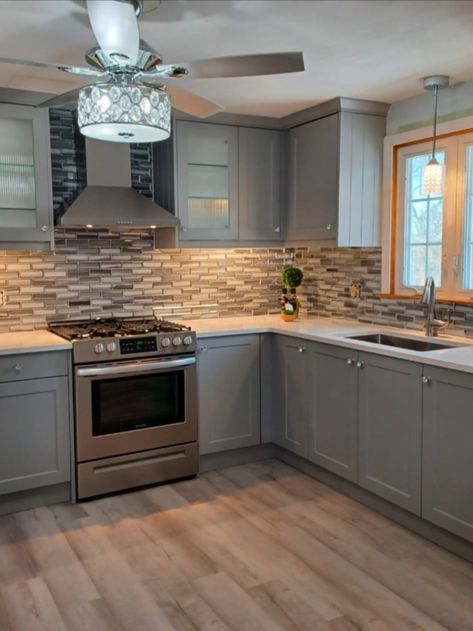 Grey kitchens are timeless and adaptable spaces that can be paired with many styles and colors. Our Shaker Chelsea Juratek cabinetry in Ash Grey matte is a versatile design with tonnes of character and style. This #wrenovator has added reeded glass wall cabinets for extra flair and adorned frontals with our Edith handles in a pewter finish. Grey Shaker Cabinets Kitchen, Wren Kitchen Shaker, Reeded Glass Wall, Shaker Cabinets Kitchen, Grey Shaker Cabinets, European Kitchen Design, Kitchen Showrooms, Grey Shaker Kitchen, Wren Kitchens