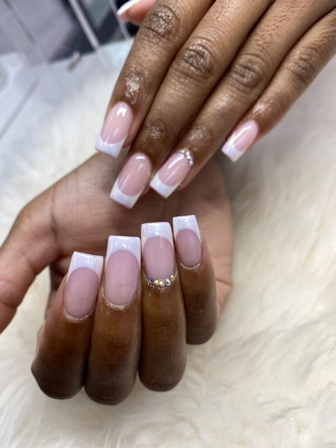 French tip acrylic nails with rhinestone Frenchies With Gems, Nails Inspo French Tip, French Tips With Rhinestones, Acrylic Nails With Gems, French Tip Nails With Gems, Nails With Gems, French Tip Acrylics, French Tip Acrylic Nails, Tip Nails