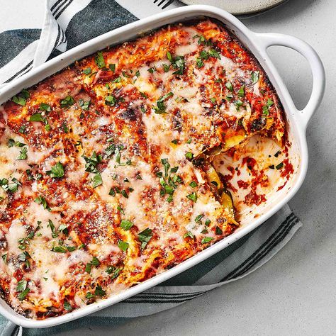 This spinach-zucchini lasagna uses jarred marinara sauce and oven-ready lasagna noodles to save time and energy without sacrificing flavor. Protein Dinner Recipes, Oven Ready Lasagna, Cheesy Spinach, Heart Recipes, Protein Dinner, Zucchini Lasagna, Vegetarian Dinners, Quick Meal, Spinach And Cheese