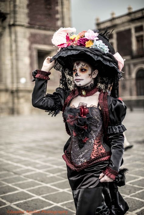 Mexican traditions Gothic Mexican Outfits, Goth Mexican Outfit, Gothic Mexican, Goth Subcultures, Mexican Outfits, Gothic Culture, Gothic Themes, Mexican Traditions, Goth Subculture