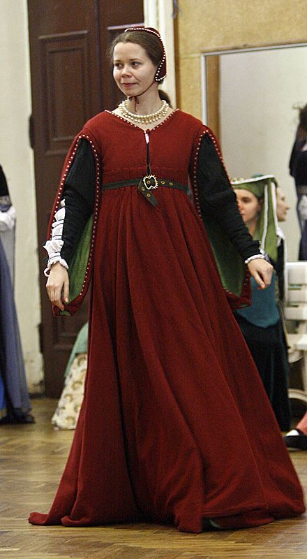 Historical Dresses Medieval, Historical Gowns, Sca Garb, Historical Dress, Medieval Clothes, Italian Dress, Period Dress, History Fashion, Medieval Costume