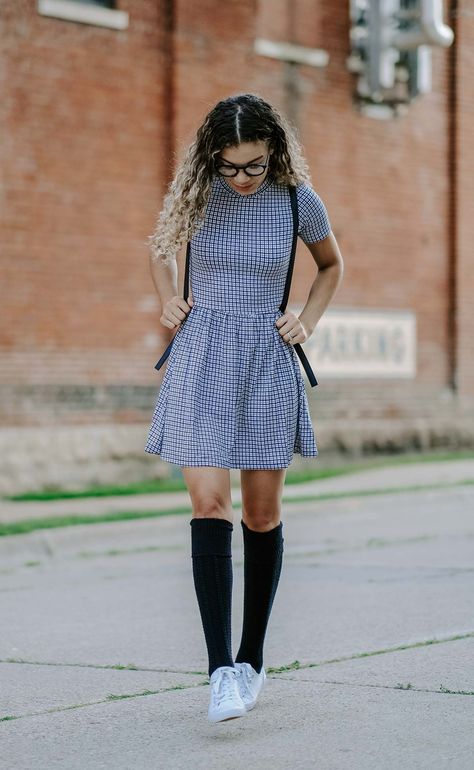 Dress With Long Socks, Long Socks Outfit Sneakers, Fall Back To School Outfits, Knee High Socks Outfit, High Socks Outfits, Fall Back To School, Socks Outfit, Engagement Photo Outfits Fall, Gossip Girl Outfits