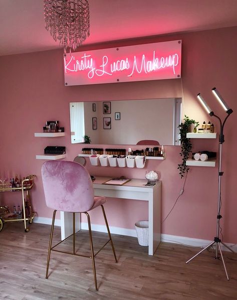 Makeup Studio Ideas, Butik Design, Makeup Studio Decor, Beauty Salon Interior Design, Beauty Room Salon, Nail Salon Interior, Esthetician Room Decor, Esthetics Room, Hair Salon Interior