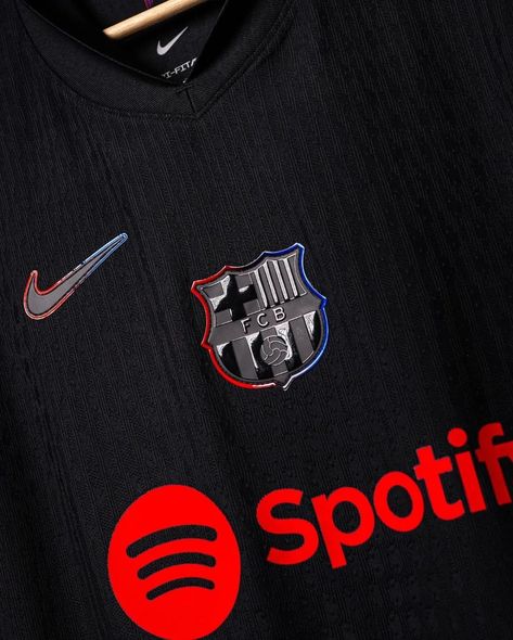 Camisa Barcelona Away 24/25 🇪🇸 Disponível aqui na @lojanightfutsports! 💥 Pague 2 Leve 3 + Frete Grátis! 🔥 Acesse nosso site e garanta já a sua! 🛒 www.nightfutsports.com.br . . . #futebol #camisadetime #barcelona #viscabarca #barça #lamineyamal #raphinha #lewandowski Soccer Jerseys, Football Jersey, Football Jerseys, Fc Barcelona, Soccer Jersey, Barcelona, Soccer, Football, Mens Outfits