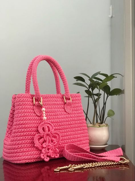 Mini Hand Bag, Free Crochet Bag, Mode Crochet, Crochet Clutch, Crochet Handbags Patterns, Crochet Fall, Handbag Pattern, Crochet Bags Purses, Quick Crochet