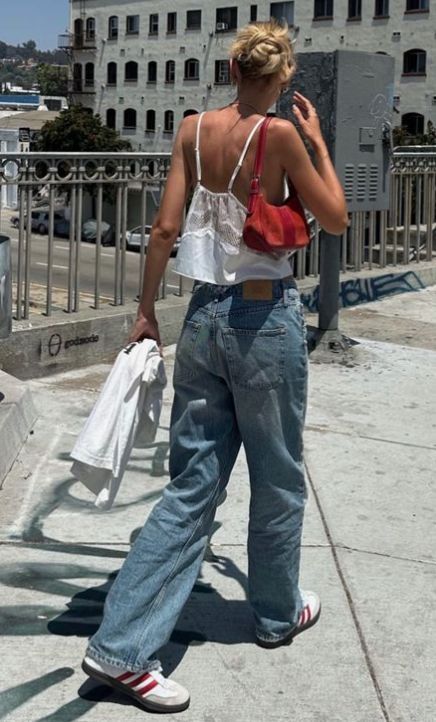 Summer City Outfits Street Style, Hailey Bieber Summer, New York City Outfits Summer, 00s Mode, Fit Checks, Shopping Aesthetic, Adidas Samba Outfit, Nyc Outfits, Samba Outfit