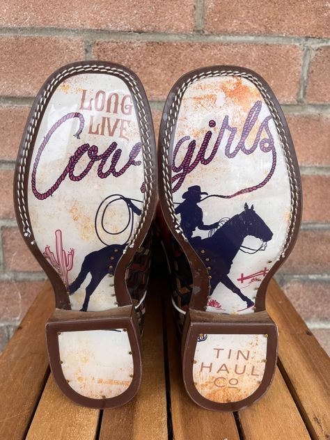 Tin Haul Boots Womens, Tin Haul Boots, Cute Cowgirl Boots, Cowboy Photography, Tin Haul, Casual Country Outfits, Cowgirl Wedding, Cowgirl Style Outfits, Western Shoes