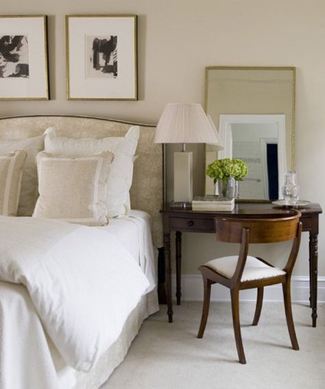 This bedroom is Charlotte York beigey minimalist, I love the desk-as-nightstand, and the mirrors balanced (as opposed to hung) to give it a less fussy feel. Bedroom Traditional, Sophisticated Bedroom, Small Bedroom Decor, Traditional Bedroom, New York Apartment, Dreamy Bedrooms, Chic Bedroom, Guest Bedrooms, Beautiful Bedrooms