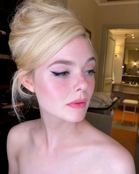 Chic Makeup, Makeup For Blondes, Ethereal Makeup, Elle Fanning, Pale Skin, Fair Skin, Dream Hair, Hair And Makeup, Pretty Makeup