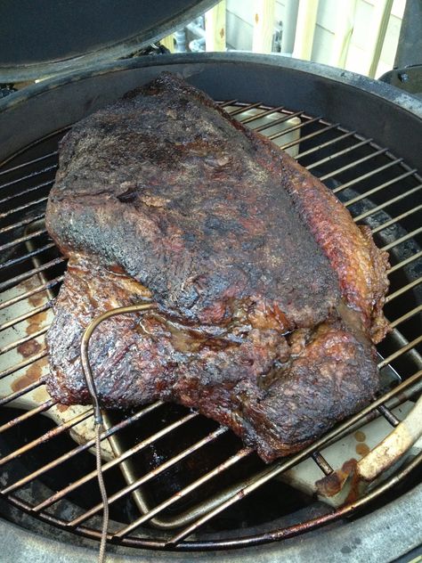 Weekend Food Project: Beef Brisket on the Big Green Egg - Updated 2.0 Smoker Recipes Brisket, Pork Picnic, Spaghetti With Ground Beef, Brisket Recipes Smoked, Big Green Egg Recipes, Green Egg Recipes, Smoked Bbq, Smoked Beef Brisket, Smoked Meat Recipes