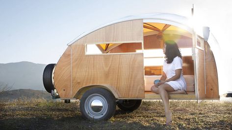 5 Reasons To Avoid Teardrop Trailers - Camper Report Teardrop Trailer For Sale, Caravan Inspiration, Small Camper Trailers, Small Camper, Nomad Life, Small Campers, Vintage Caravans, Airstream Trailers, Teardrop Camper