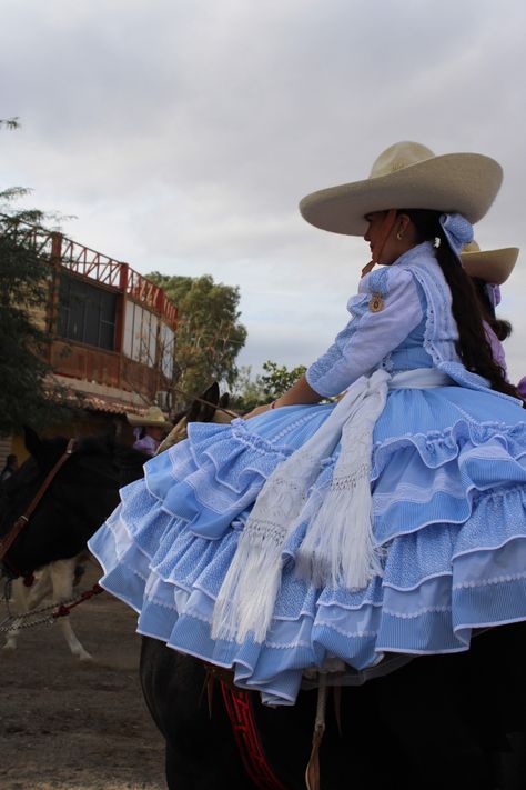 Escaramuza Dresses, Folklorico Dresses, Vestido Charro, Traditional Mexican Dress, Gala Themes, Ballet Folklorico, Western Style Outfits, Mexican Dresses, Mexican Culture