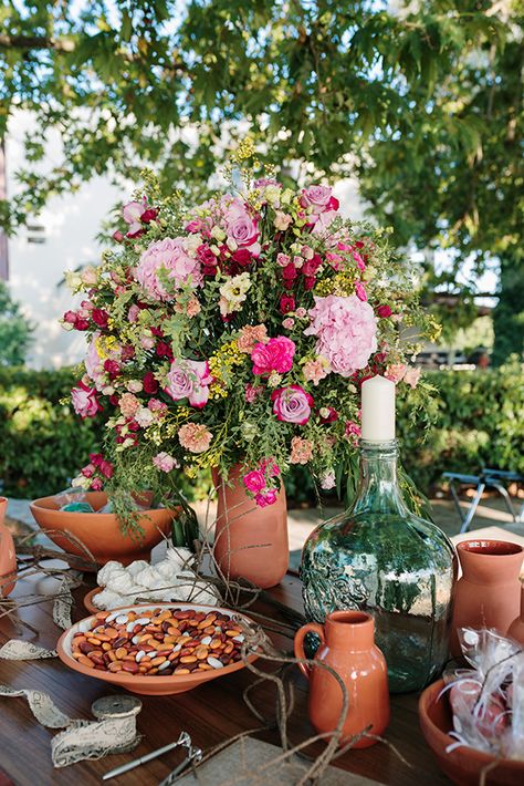 Picnic Table Decor, Mexican Style Decor, Spanish Style Wedding, Sweet 15 Party Ideas Quinceanera, Sweet 15 Party Ideas, Hacienda Wedding, Birthday Table Decorations, Fairy Wedding Dress, Floral Wedding Decorations