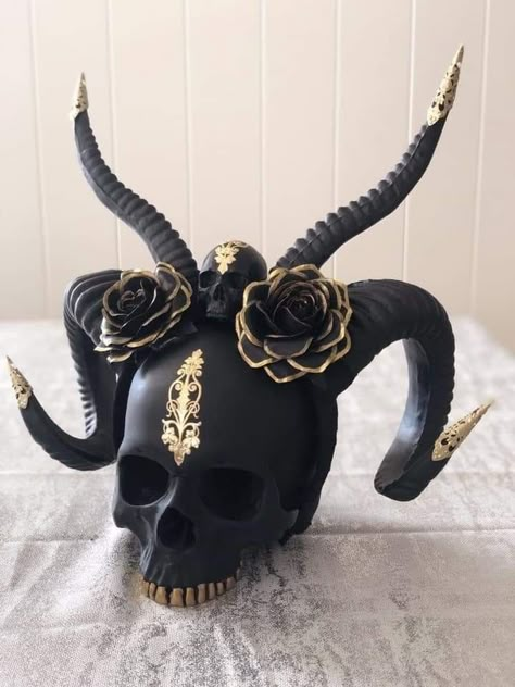 Mascara Oni, Skull Collection, Goth Home Decor, Goth Decor, Goth Home, Cool Masks, Masks Art, Skull Decor, Gothic Home