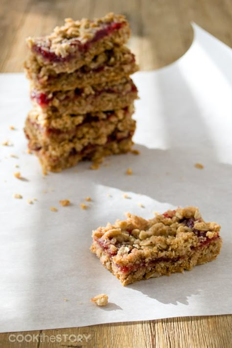 Cranberry Oatmeal Bars, Desserts Nutella, Oatmeal Bars Recipes, Cranberry Oatmeal, Cranberry Bars, Smores Dessert, Coconut Dessert, Leftover Cranberry Sauce, Cranberry Sauce Recipe