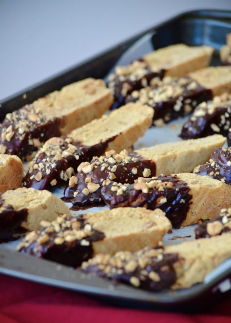 Peanut Butter Biscotti, Best Biscotti Recipe, Biscotti Recipes, Granola Parfait, Italian Cookie, Italian Cookie Recipes, Lemon Cake Mixes, Biscotti Cookies, Biscotti Recipe