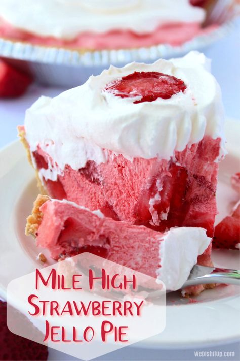 This Mile High Strawberry Jello Pie is like a little slice of heaven. Fluffy with cool whip and fresh strawberries. Jello Creations, Soft Oatmeal Raisin Cookies, Jello Deserts, Strawberry Jello Pie, Peanut Butter Cheesecake Brownies, Cool Whip Pies, Mold Recipes, Jello Pie, Cool Whip Desserts