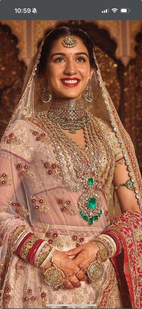 Radhika Merchant Wedding, Ambani Family, Ambani Wedding, Radhika Merchant, Anant Ambani, Middle Eastern Jewelry, Suhana Khan, Nita Ambani, Lehenga Design