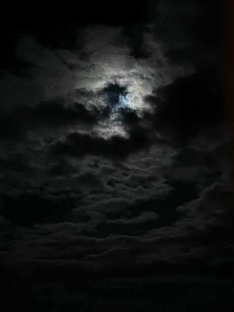 moon moonlight night winter sky Stormy Night Sky, Cloudy Night Sky, Cloudy Nights, Horror Nights, Night Circus, Stormy Night, Night Scenery, Rainy Night, Winter Night