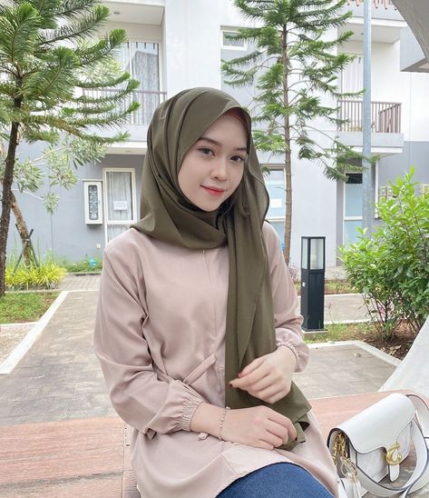 Ootd Hijab Style, Ootd Hijab Casual, Awek Tudung, Japan People, Pakaian Feminin, Backgrounds Phone, Muslim Women Hijab, Hijab Ootd, Style Hijab