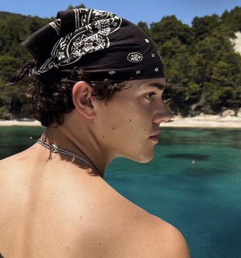 Bandana Outfit, Beach Outfit Men, Noah Beck, Bandanas Men, Bandana Styles, Bandana Hairstyles, Everyone Is Welcome, Beach Poses, Summer Boy