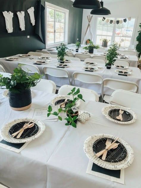 Monochrome Baby Shower Ideas, Black And White Gender Reveal Party, Edgy Baby Shower Theme, Black Baby Shower Theme, Black And White Baby Shower Ideas, Black And White Gender Reveal, Black Gold Baby Shower, Shower 2023, Monochrome Baby