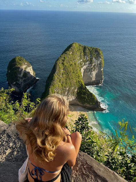 Nusa Penida Aesthetic, Kelingking Beach, Fav Aesthetic, Mid Term, Beach Bali, Nusa Penida, Vacation Locations, Se Asia, Dream Trip