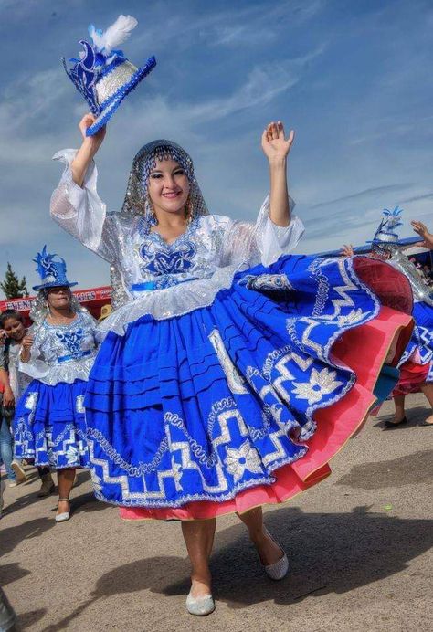 danza waka waka de Puno Waka Waka, Dance Costume, Khloe Kardashian, Bolivia, Dance Costumes, Skirt Fashion, Peru, Aurora, Harajuku