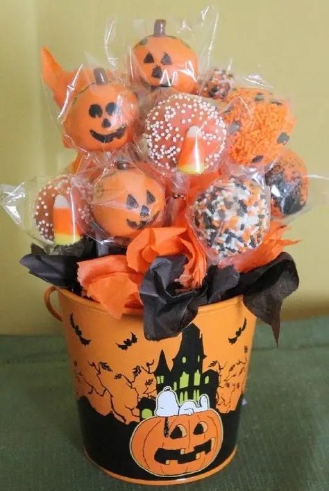 Cake Pops Bouquet, Cake Pop Bouquet, Postres Halloween, Cake Pop Designs, Pop Cake, Halloween Cake Pops, Dulces Halloween, Halloween Food Treats, Pumpkin Spice Cake