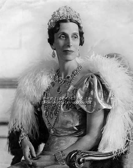 Queen Louise of Sweden  former Princess of Battenberg/Mountbatten Louis Mountbatten, Louise Mountbatten, Queen Of Sweden, Princess Louise, Swedish Royalty, Royal Crowns, Royal Tiaras, Swedish Royal Family, Danish Royal Family