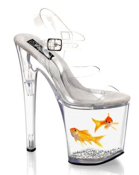 Lucite Goldfish Heels-The sole slides out so that you can feed the fishes. | I'd feel too bad for the fish....maybe just for a short field trip....even though I don't know where you would go in these, still like them! HT Weirdest Shoes, Kasut Tumit Tinggi, Weird Shoes, Crazy Heels, Funny Shoes, Clear High Heels, Art Shoes, Internet Art, Ugly Shoes