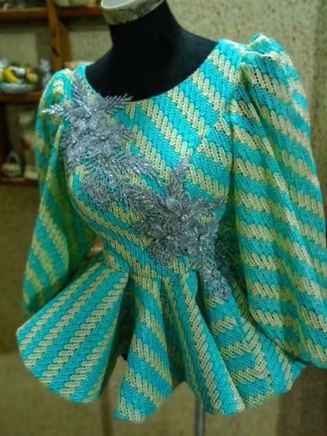 African Print Kimono, Ankara Blouse, Church Suits And Hats, Pretty Tops, African Blouses, Fancy Event, Ankara Tops, Traditional African Clothing, Lace Gown Styles