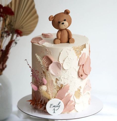 Baby Girl Cupcake Ideas, Birthday Cake With Bear, Baby Girl 1st Birthday Cake Ideas, Elegant Baby Shower Cakes, Bear Baby Shower Theme Girl, Bear Baby Shower Theme Decoration, Baby Shower Bear Cake, Baby Shower Torte, Cake With Bear