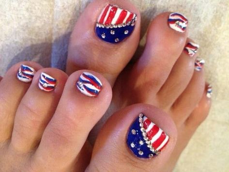 4th Of July Toes Designs, Patriotic Toe Nail Designs, 4th Toe Nails, Patriotic Toe Nails, Patriotic Toenails, Simple 4th Of July Toenails, Firework Toenail Design, Patriotic Nails Design, Toe Polish