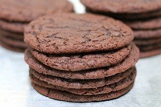 Homemade Ice Cream Sandwiches Cookie, Cookies Molasses, Ice Cream Sandwich Cookies, Ice Cream Cookie Sandwich Recipe, Cream Sandwich Cookies, Oreo Recipe, Homemade Ice Cream Sandwiches, Giant Ice Cream, Ice Cream Sandwiches Recipe