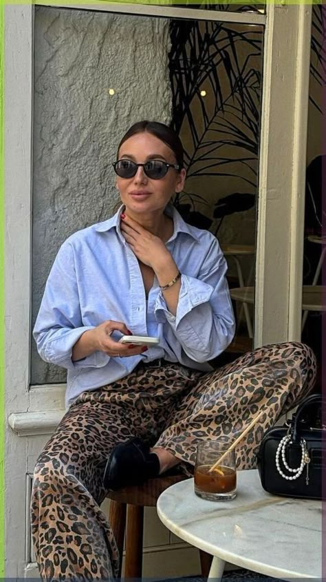 Leopard Print Pants Outfit Casual, Leopard Print Summer Outfit, Leopard Print Pants Outfit Classy, Leopard Trend 2024, Leopard Outfit 2024, 40 Style Woman, Leopard Pants Outfit Work, Animal Print Pants Outfit 2024, Woman Fashion 2024