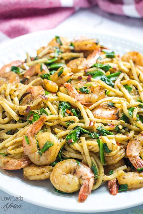 This palmini pasta shrimp stir fry is the real deal! It tastes so much like regular pasta, you would not believe this is low carb. It makes a wonderful dinner and is gluten-free, dairy-free, low carb, paleo, and keto. | LowCarbAfrica.com Stir Fry Low Carb, Low Carb Shrimp Recipes, Pasta Shrimp, Keto Shrimp Recipes, Chicken Lunch Recipes, Keto Shrimp, Heart Of Palm, Shrimp Stir Fry, Jambalaya Recipe